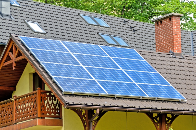 chauffagiste-BRENON-min_solar-panels-1477987